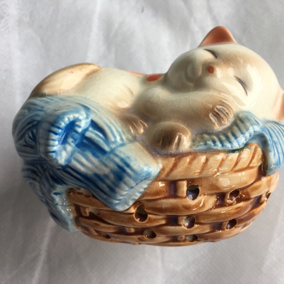 2/$20 Kitten Sleeping In A Basket Avon Collectible 1984 - Picture 3 of 8